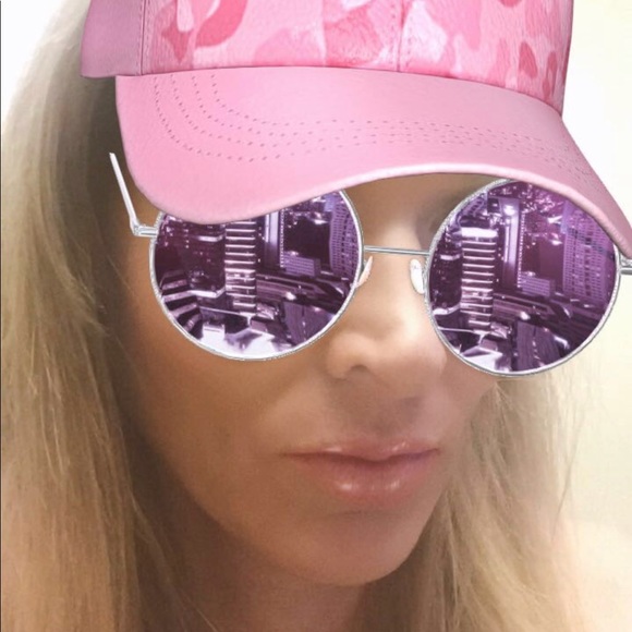 Meet your Posher, Delania - Picture 1 of 1